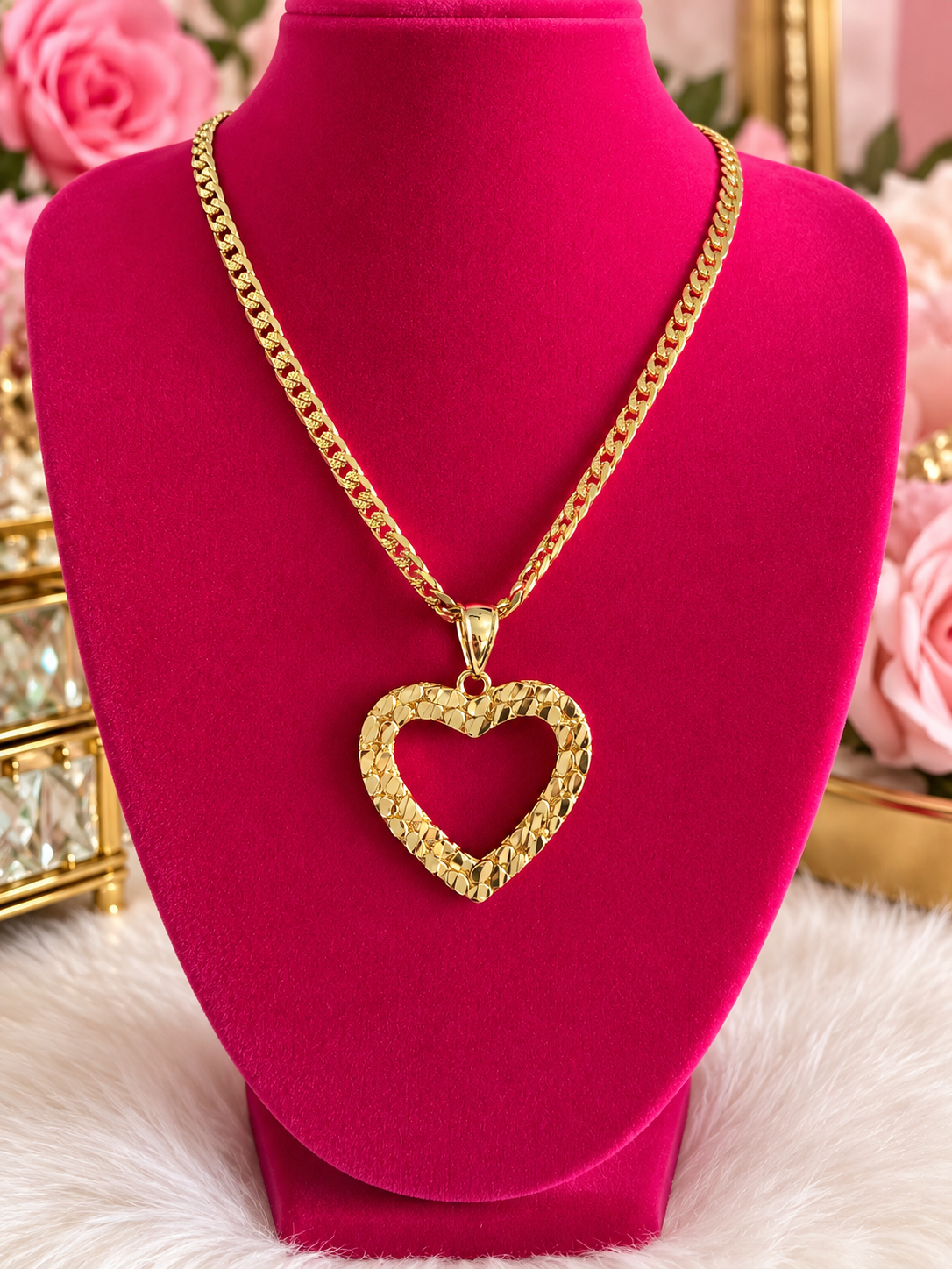 HEART LOVE NECKLACE